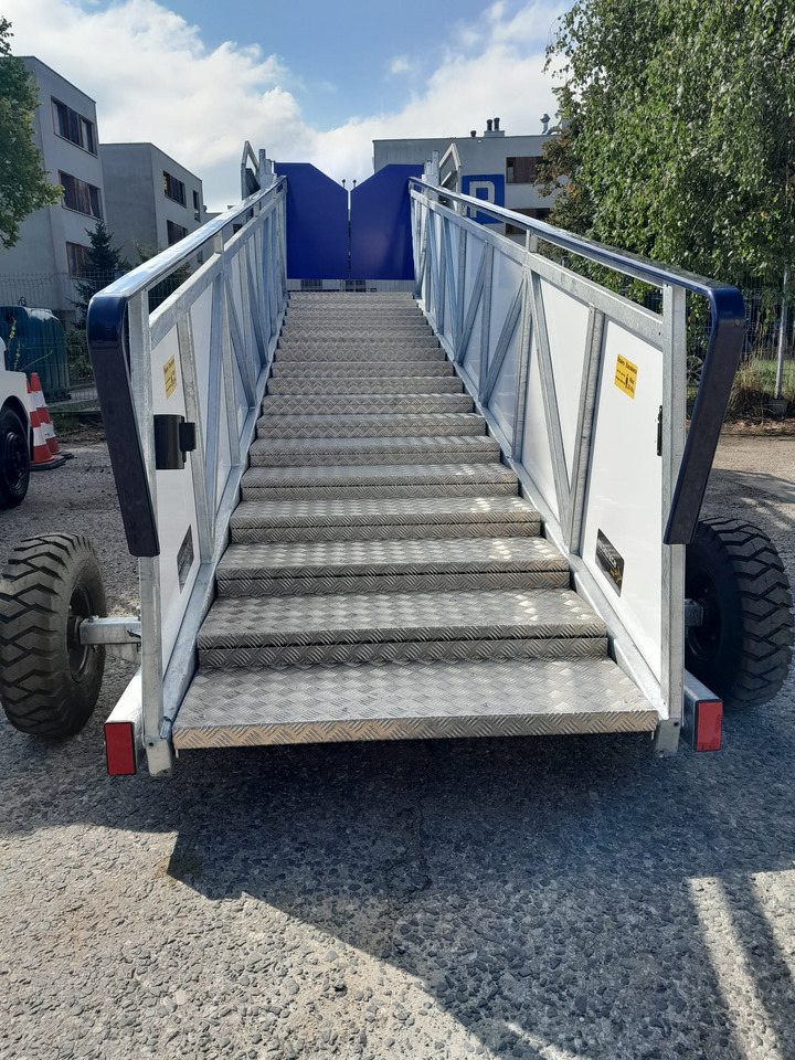 Escada de passageiros AERO-GSE stairs Towable stairs with the pedestrian movement ( 2,4-3,8m): foto 9