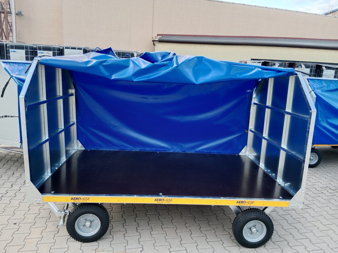 AERO-GSE BAGGAGE CART BC-ZW30-D2400 - Equipamento aeroportuário: foto 1 AERO-GSE BAGGAGE CART BC-ZW30-D2400 - Equipamento aeroportuário: foto 1