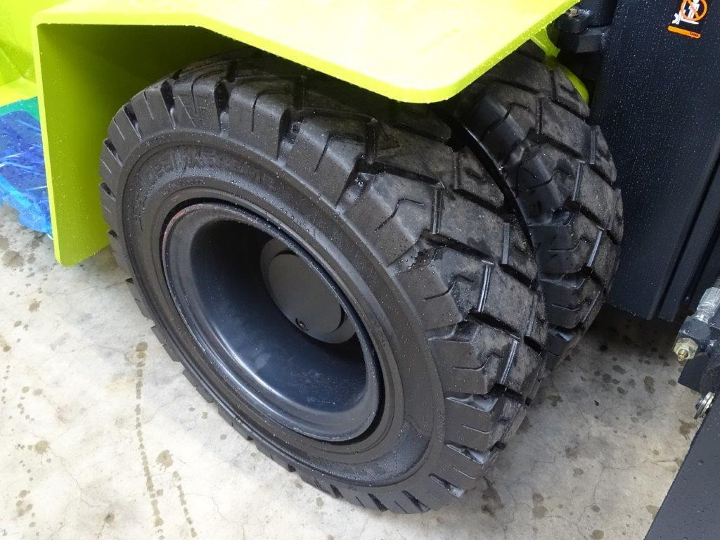 Clark C80D900 - TRIPLEX - NEU - Empilhadeira a diesel: foto 2 Clark C80D900 - TRIPLEX - NEU - Empilhadeira a diesel: foto 2