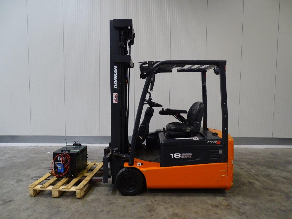 Doosan B18T-5 - TRIPLEX - Empilhadeira elétrica: foto 3 Doosan B18T-5 - TRIPLEX - Empilhadeira elétrica: foto 3