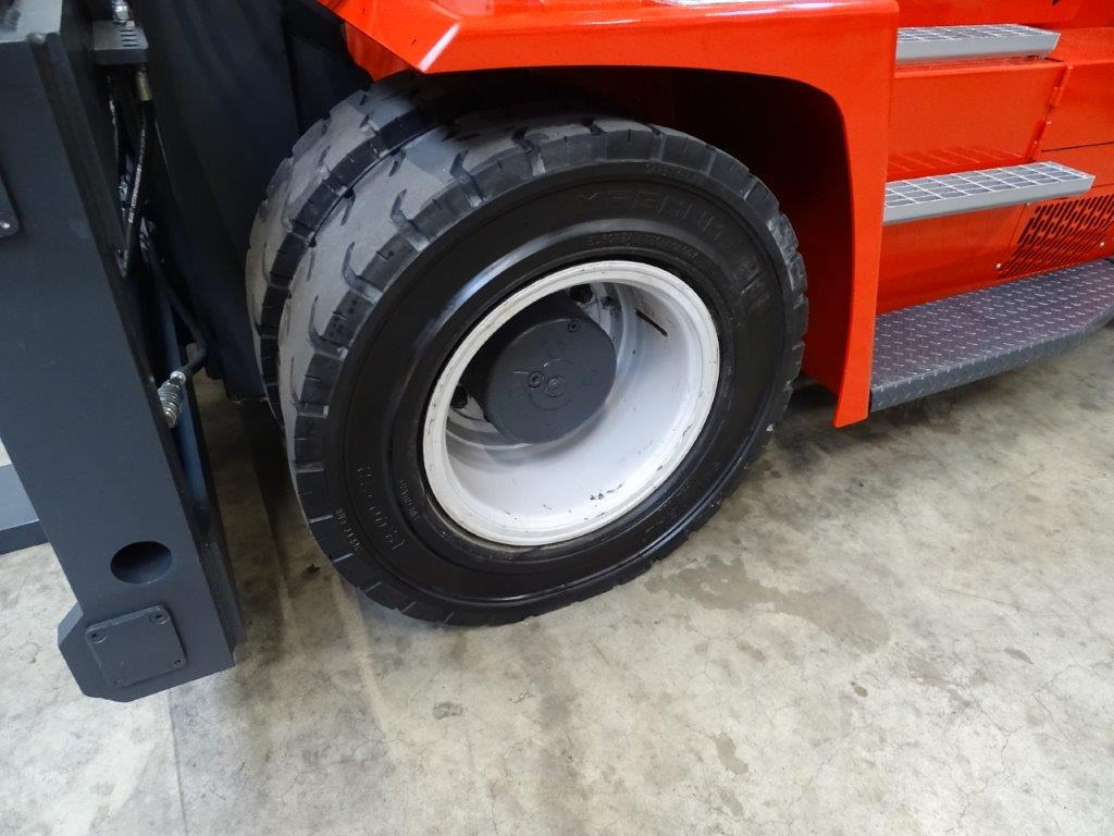 Kalmar DCE120-6 - Empilhadeira a diesel: foto 4 Kalmar DCE120-6 - Empilhadeira a diesel: foto 4