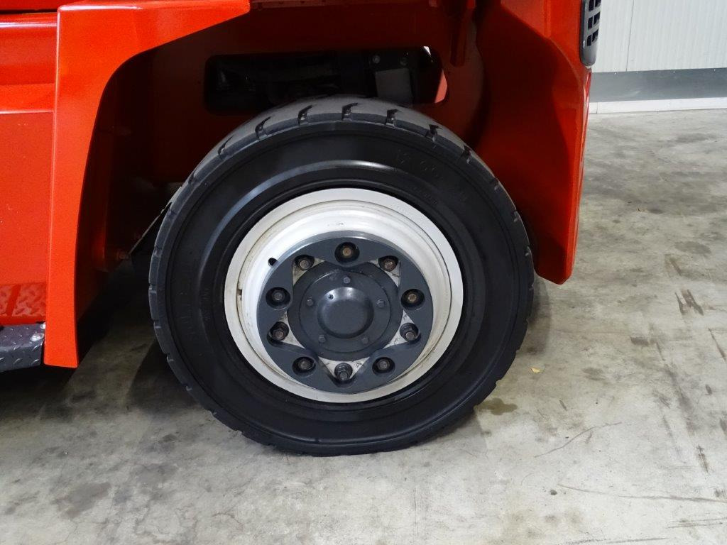 Kalmar DCE120-6 - Empilhadeira a diesel: foto 5 Kalmar DCE120-6 - Empilhadeira a diesel: foto 5