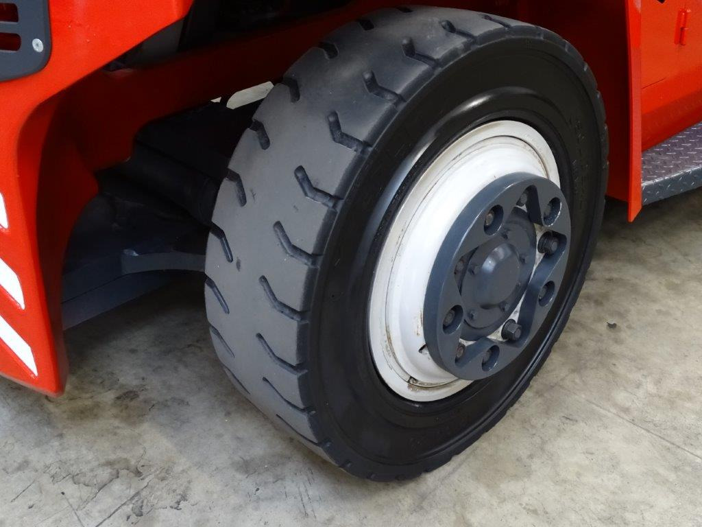 Kalmar DCE120-6 - Empty Containers Handler - Empilhadeira a diesel: foto 4 Kalmar DCE120-6 - Empty Containers Handler - Empilhadeira a diesel: foto 4