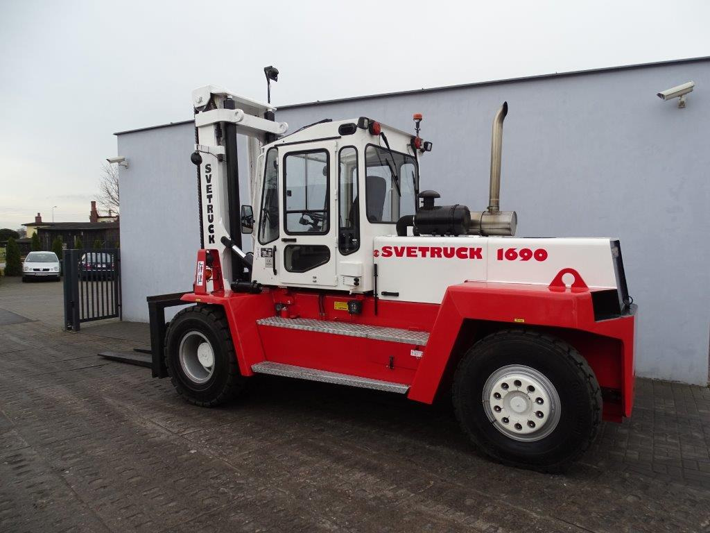 Svetruck 1690 - Empilhadeira a diesel: foto 1 Svetruck 1690 - Empilhadeira a diesel: foto 1
