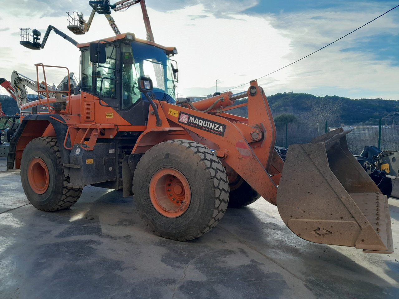 DOOSAN DL300 L/AUX - Pá carregadora de rodas: foto 1 DOOSAN DL300 L/AUX - Pá carregadora de rodas: foto 1