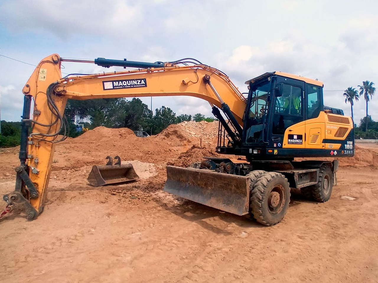 Escavadeira de rodas HYUNDAI HW180: foto 12