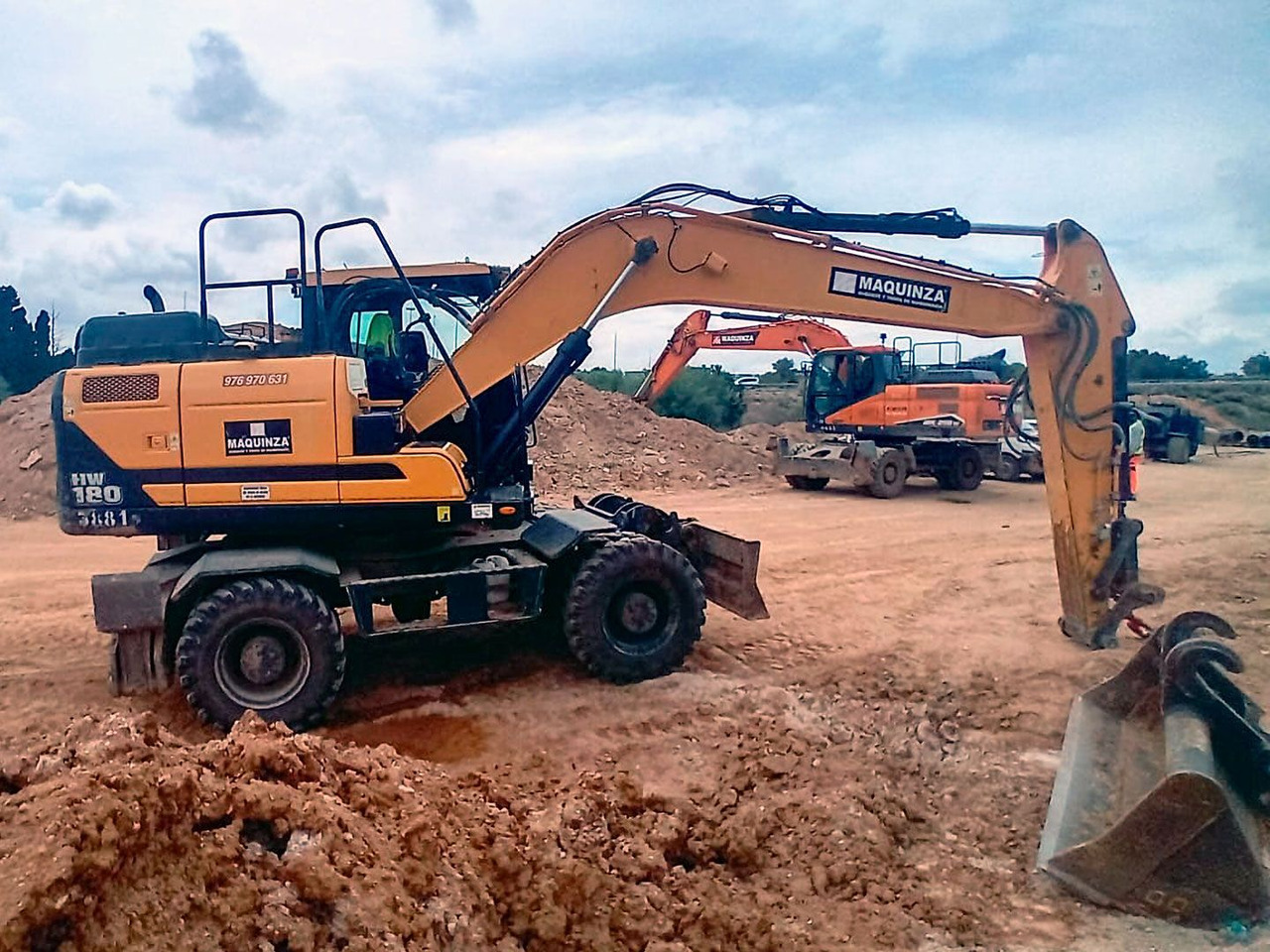 Escavadeira de rodas HYUNDAI HW180: foto 8