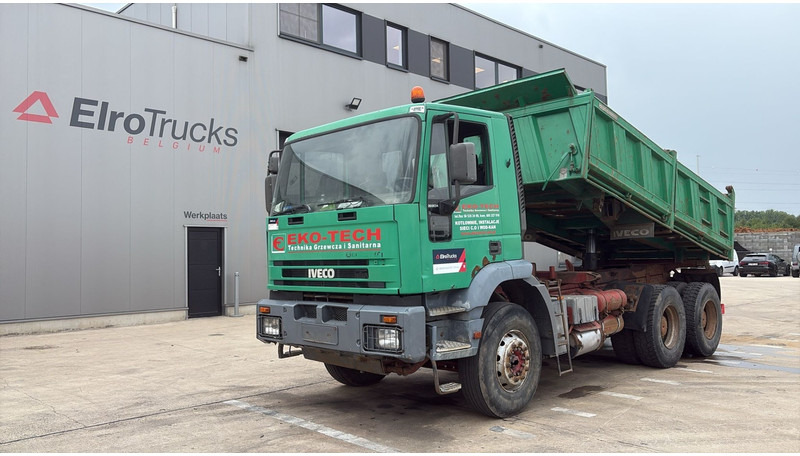 Iveco Eurotrakker 260 E 34 (POMPE MANUELLE / MANUAL PUMP / BOITE MANUELLE / LAMES / GRAND PONT / STEEL SUSP.) - Camião basculante: foto 1 Iveco Eurotrakker 260 E 34 (POMPE MANUELLE / MANUAL PUMP / BOITE MANUELLE / LAMES / GRAND PONT / STEEL SUSP.) - Camião basculante: foto 1