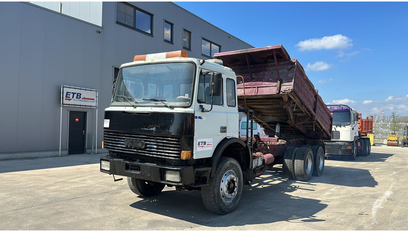 Iveco MAGIRUS 260 - 34 (LIVRAISON GRATUITE AU PORT D'ANVERS / POMPE MANUELLE) - Camião basculante: foto 1 Iveco MAGIRUS 260 - 34 (LIVRAISON GRATUITE AU PORT D'ANVERS / POMPE MANUELLE) - Camião basculante: foto 1