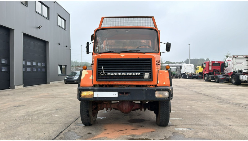 Iveco Magirus 160 - 15 (GRAND PONT / LAMES / 4X4) - Camião basculante: foto 2 Iveco Magirus 160 - 15 (GRAND PONT / LAMES / 4X4) - Camião basculante: foto 2