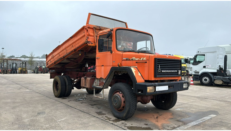 Iveco Magirus 160 - 15 (GRAND PONT / LAMES / 4X4) - Camião basculante: foto 4 Iveco Magirus 160 - 15 (GRAND PONT / LAMES / 4X4) - Camião basculante: foto 4