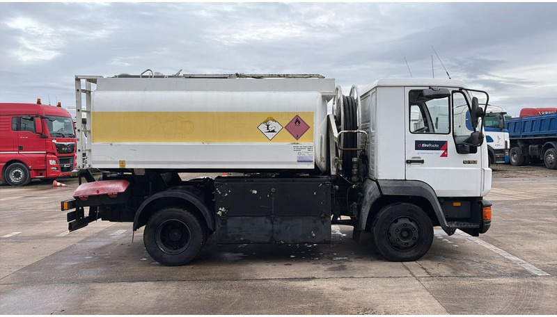 MAN 10.153 (7500L / FULL STEEL / LAMES / BOITE MANUELLE / MANUAL GEARBOX) - Caminhão tanque: foto 3 MAN 10.153 (7500L / FULL STEEL / LAMES / BOITE MANUELLE / MANUAL GEARBOX) - Caminhão tanque: foto 3
