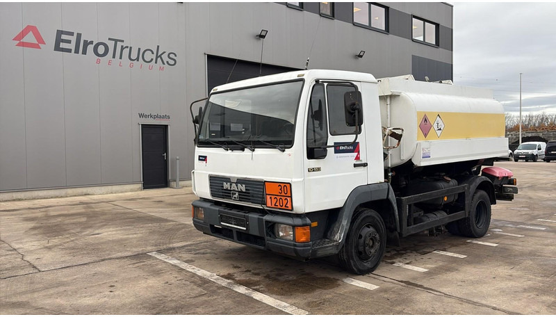 MAN 10.153 (7500L / FULL STEEL / LAMES / BOITE MANUELLE / MANUAL GEARBOX) - Caminhão tanque: foto 1 MAN 10.153 (7500L / FULL STEEL / LAMES / BOITE MANUELLE / MANUAL GEARBOX) - Caminhão tanque: foto 1