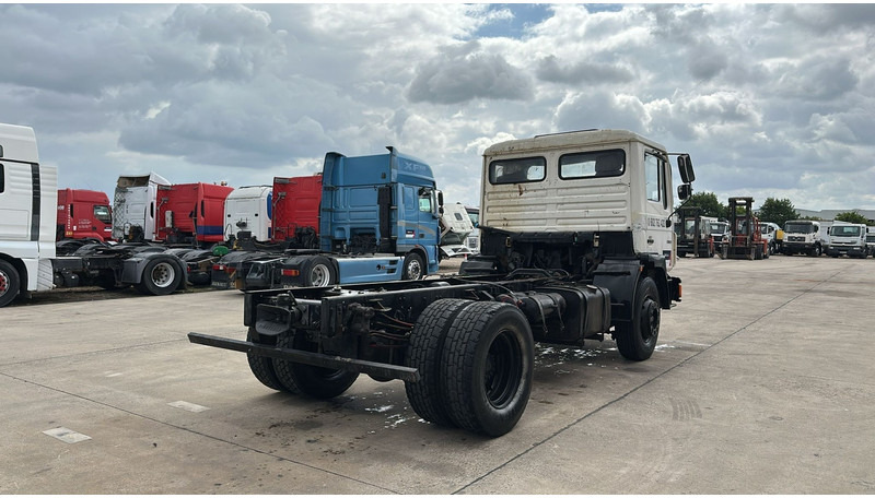 MAN 18.232 (MANUAL PUMP / 6 CYLINDER / POMPE MANUELLE / LAMES / STEEL SUSPENSION) - Camião chassi: foto 5 MAN 18.232 (MANUAL PUMP / 6 CYLINDER / POMPE MANUELLE / LAMES / STEEL SUSPENSION) - Camião chassi: foto 5