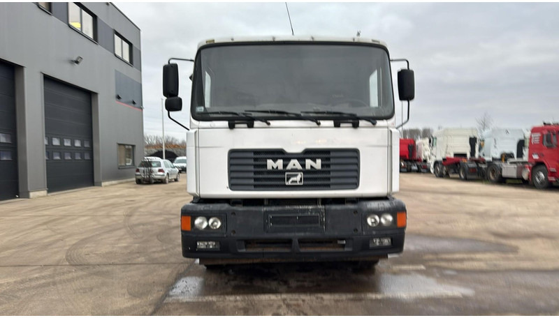 MAN 18.285 (GARBAGE TRUCK / TOP CONDITION / 6 CYLINDER / MANUAL GEARBOX) - Caminhão de lixo: foto 2 MAN 18.285 (GARBAGE TRUCK / TOP CONDITION / 6 CYLINDER / MANUAL GEARBOX) - Caminhão de lixo: foto 2