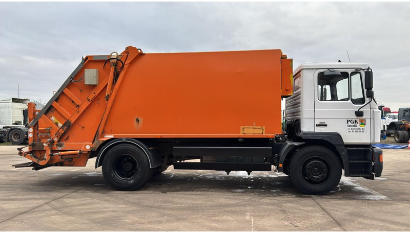 MAN 18.285 (GARBAGE TRUCK / TOP CONDITION / 6 CYLINDER / MANUAL GEARBOX) - Caminhão de lixo: foto 4 MAN 18.285 (GARBAGE TRUCK / TOP CONDITION / 6 CYLINDER / MANUAL GEARBOX) - Caminhão de lixo: foto 4