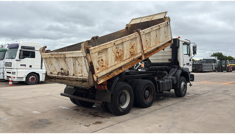 MAN 26.403 (BOITE MANUELLE / MANUAL GEARBOX / 6 CYLINDER / GOOD CONDITION / BIG AXLE) - Camião basculante: foto 4 MAN 26.403 (BOITE MANUELLE / MANUAL GEARBOX / 6 CYLINDER / GOOD CONDITION / BIG AXLE) - Camião basculante: foto 4