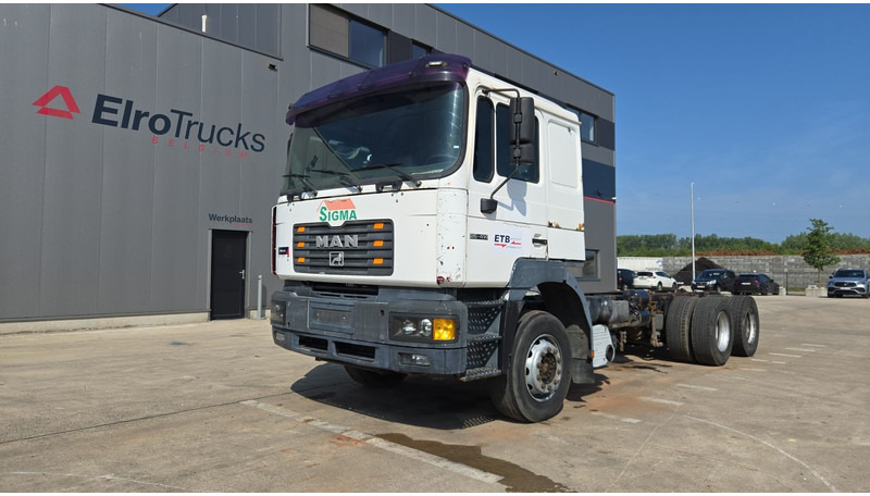 MAN 26.414 (6X4 / 6 CYLINDER / MANUAL GEARBOX / 10 TYRES / LONG CHASSIS / EURO 2) - Camião chassi: foto 1 MAN 26.414 (6X4 / 6 CYLINDER / MANUAL GEARBOX / 10 TYRES / LONG CHASSIS / EURO 2) - Camião chassi: foto 1