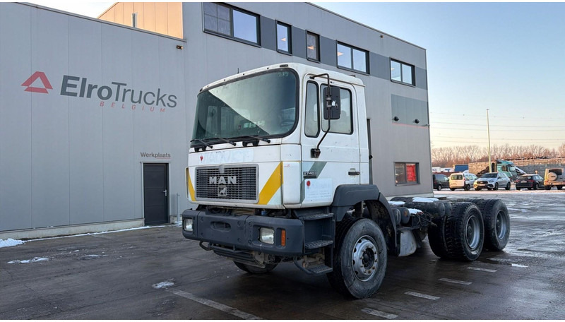 MAN 27.403 (6 CYLINDER / STEEL SUSP. / LAMES / BIG AXLE / GRAND PONT) - Camião chassi: foto 1 MAN 27.403 (6 CYLINDER / STEEL SUSP. / LAMES / BIG AXLE / GRAND PONT) - Camião chassi: foto 1
