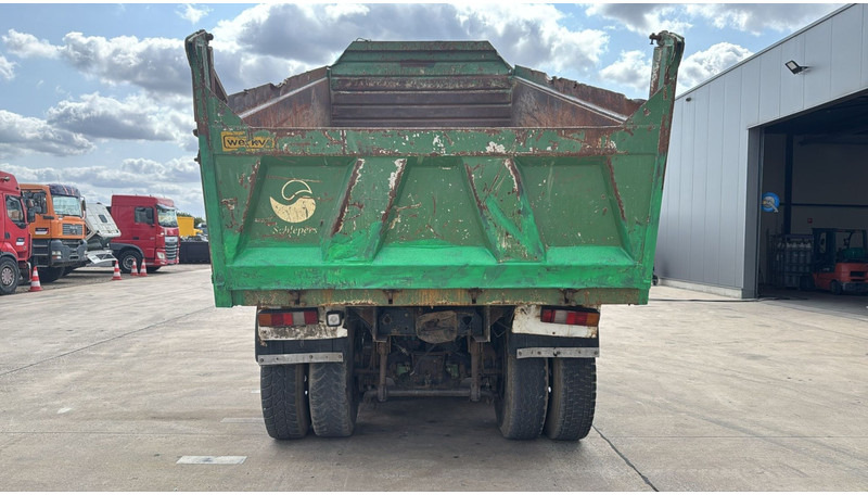 MAN 28.372 (6X6 / BIG AXLE / STEEL SUSPENSION / MANUAL PUMP / 6 CYLINDER / POMPE MANUELLE) - Camião basculante: foto 5 MAN 28.372 (6X6 / BIG AXLE / STEEL SUSPENSION / MANUAL PUMP / 6 CYLINDER / POMPE MANUELLE) - Camião basculante: foto 5