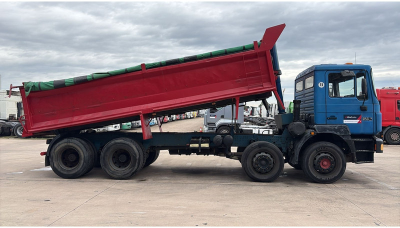 MAN 32.343 (LAMES / STEEL SUSP. / 8X4 / GRAND PONT / BIG AXLE) - Camião basculante: foto 3 MAN 32.343 (LAMES / STEEL SUSP. / 8X4 / GRAND PONT / BIG AXLE) - Camião basculante: foto 3