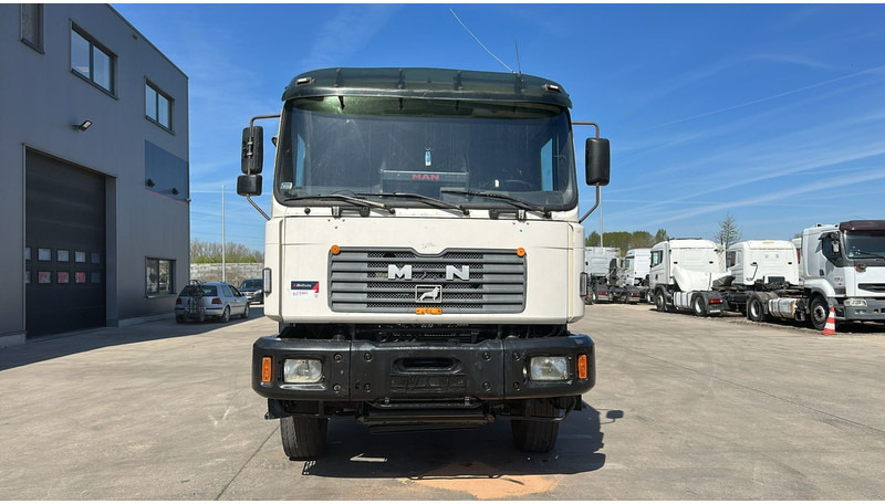 MAN 33.464 (6 CYLINDER / EURO 2 / SEMI MANUAL PUMP / BIG AXLE / STEEL SUSP. / LAMES) - Camião chassi: foto 2 MAN 33.464 (6 CYLINDER / EURO 2 / SEMI MANUAL PUMP / BIG AXLE / STEEL SUSP. / LAMES) - Camião chassi: foto 2