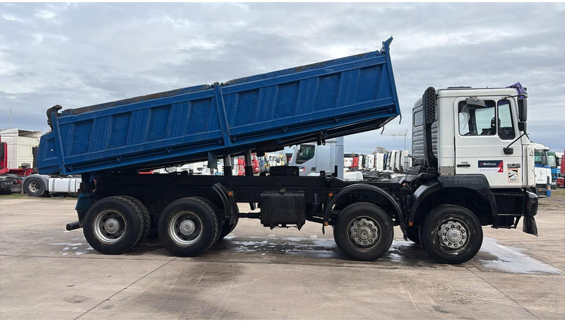 MAN 35.414 (6 CYLINDER / 8X6 / BIG AXLES / STEEL SUSP. / LAMES / GRAND PONT) - Camião basculante: foto 3 MAN 35.414 (6 CYLINDER / 8X6 / BIG AXLES / STEEL SUSP. / LAMES / GRAND PONT) - Camião basculante: foto 3