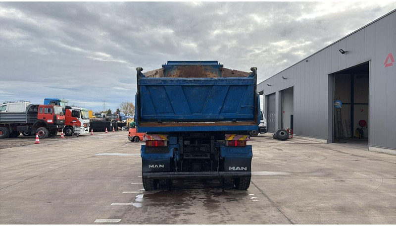 MAN 35.414 (6 CYLINDER / 8X6 / BIG AXLES / STEEL SUSP. / LAMES / GRAND PONT) - Camião basculante: foto 5 MAN 35.414 (6 CYLINDER / 8X6 / BIG AXLES / STEEL SUSP. / LAMES / GRAND PONT) - Camião basculante: foto 5