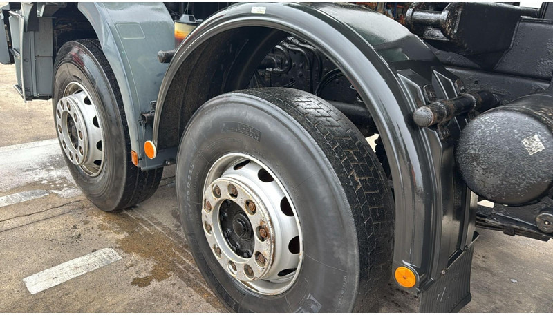 Camião basculante MAN 35.414 (6 CYLINDER / GOOD CONDITION / 8X4 / BIG AXLE / STEEL SUSP.): foto 9 Camião basculante MAN 35.414 (6 CYLINDER / GOOD CONDITION / 8X4 / BIG AXLE / STEEL SUSP.): foto 9