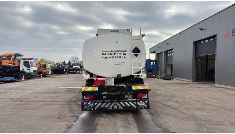 MAN TGA 26.430 (18300 L / 3 COMPATIMENTS / BOITE MANUELLE / MANUAL GEARBOX / 6X2) - Caminhão tanque: foto 5 MAN TGA 26.430 (18300 L / 3 COMPATIMENTS / BOITE MANUELLE / MANUAL GEARBOX / 6X2) - Caminhão tanque: foto 5