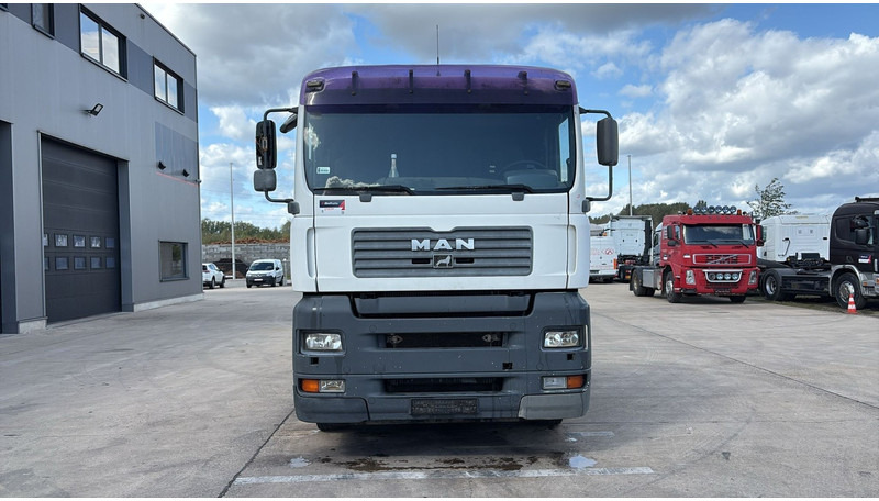 MAN TGA 28.480 (MANUAL PUMP / POMPE MANUELLE / BOITE MANUAL / MANUAL GEARBOX) - Camião chassi: foto 2 MAN TGA 28.480 (MANUAL PUMP / POMPE MANUELLE / BOITE MANUAL / MANUAL GEARBOX) - Camião chassi: foto 2