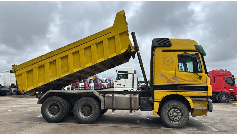 Mercedes-Benz ACTROS 2640 (EPS / LAMES / GRAND PONT / 6X4 / 3 PEDALES) - Camião basculante: foto 3 Mercedes-Benz ACTROS 2640 (EPS / LAMES / GRAND PONT / 6X4 / 3 PEDALES) - Camião basculante: foto 3