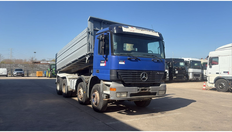 Mercedes-Benz ACTROS 3243 (FREINS TAMBOUR / EPS / 3 PEDALES / LAMES / GRAND PONT / STEEL SUSP. / V6) - Camião basculante: foto 3 Mercedes-Benz ACTROS 3243 (FREINS TAMBOUR / EPS / 3 PEDALES / LAMES / GRAND PONT / STEEL SUSP. / V6) - Camião basculante: foto 3