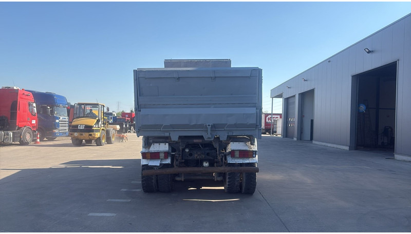 Mercedes-Benz ACTROS 3243 (FREINS TAMBOUR / EPS / 3 PEDALES / LAMES / GRAND PONT / STEEL SUSP. / V6) - Camião basculante: foto 5 Mercedes-Benz ACTROS 3243 (FREINS TAMBOUR / EPS / 3 PEDALES / LAMES / GRAND PONT / STEEL SUSP. / V6) - Camião basculante: foto 5