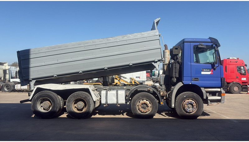 Mercedes-Benz ACTROS 3243 (FREINS TAMBOUR / EPS / 3 PEDALES / LAMES / GRAND PONT / STEEL SUSP. / V6) - Camião basculante: foto 4 Mercedes-Benz ACTROS 3243 (FREINS TAMBOUR / EPS / 3 PEDALES / LAMES / GRAND PONT / STEEL SUSP. / V6) - Camião basculante: foto 4