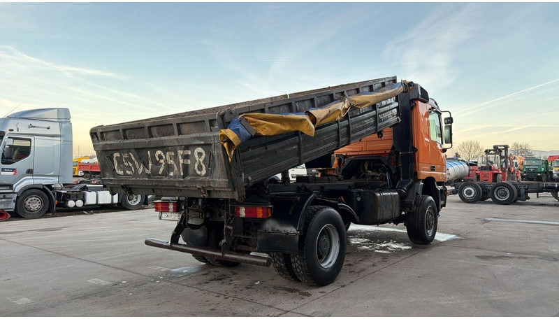 Mercedes-Benz Actros 1840 (EPS / 4X4 / LAMES / GRAND PONT / STEEL SUSP. / BIG AXLE / ALLRAD) - Camião basculante: foto 4 Mercedes-Benz Actros 1840 (EPS / 4X4 / LAMES / GRAND PONT / STEEL SUSP. / BIG AXLE / ALLRAD) - Camião basculante: foto 4