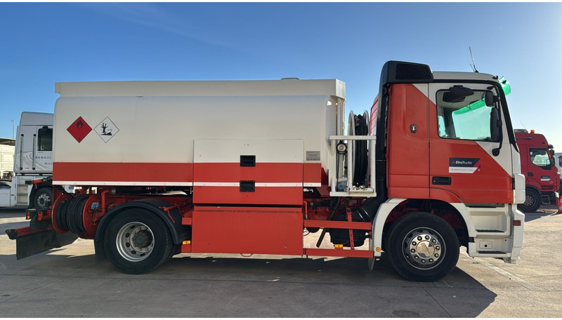 Mercedes-Benz Actros 1841 (14000 L / EPS / 3 PEDALES / PARFAIT ETAT !! / V6 / MP2) - Caminhão tanque: foto 4 Mercedes-Benz Actros 1841 (14000 L / EPS / 3 PEDALES / PARFAIT ETAT !! / V6 / MP2) - Caminhão tanque: foto 4