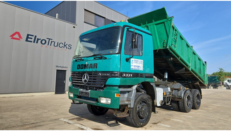 Mercedes-Benz Actros 3331 (BOITE MANUELLE / 6X6 / LAMES / GRAND PONT / V6) - Camião basculante: foto 1 Mercedes-Benz Actros 3331 (BOITE MANUELLE / 6X6 / LAMES / GRAND PONT / V6) - Camião basculante: foto 1