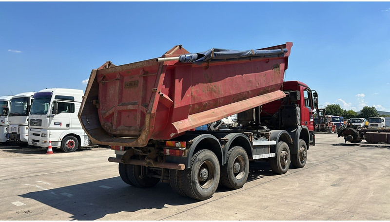 Mercedes-Benz Actros 4141 (8X6 / LAMES / STEEL / BIG AXLE / GRAND PONT / TAMBOURS / MANUAL GETRIEBE / MANUAL GEARBOX) - Camião basculante: foto 4 Mercedes-Benz Actros 4141 (8X6 / LAMES / STEEL / BIG AXLE / GRAND PONT / TAMBOURS / MANUAL GETRIEBE / MANUAL GEARBOX) - Camião basculante: foto 4