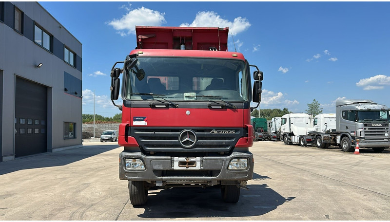 Mercedes-Benz Actros 4141 (8X6 / LAMES / STEEL / BIG AXLE / GRAND PONT / TAMBOURS / MANUAL GETRIEBE / MANUAL GEARBOX) - Camião basculante: foto 2 Mercedes-Benz Actros 4141 (8X6 / LAMES / STEEL / BIG AXLE / GRAND PONT / TAMBOURS / MANUAL GETRIEBE / MANUAL GEARBOX) - Camião basculante: foto 2