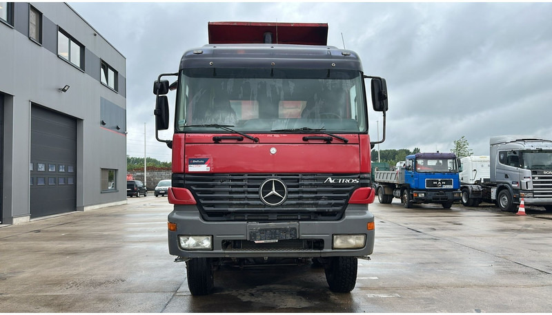 Mercedes-Benz Actros 4143 (BOITE MANUELLE / 8X8 / MANUAL GEARBOX / LAMES / GRAND PONT / BIG AXLE) - Camião basculante: foto 2 Mercedes-Benz Actros 4143 (BOITE MANUELLE / 8X8 / MANUAL GEARBOX / LAMES / GRAND PONT / BIG AXLE) - Camião basculante: foto 2