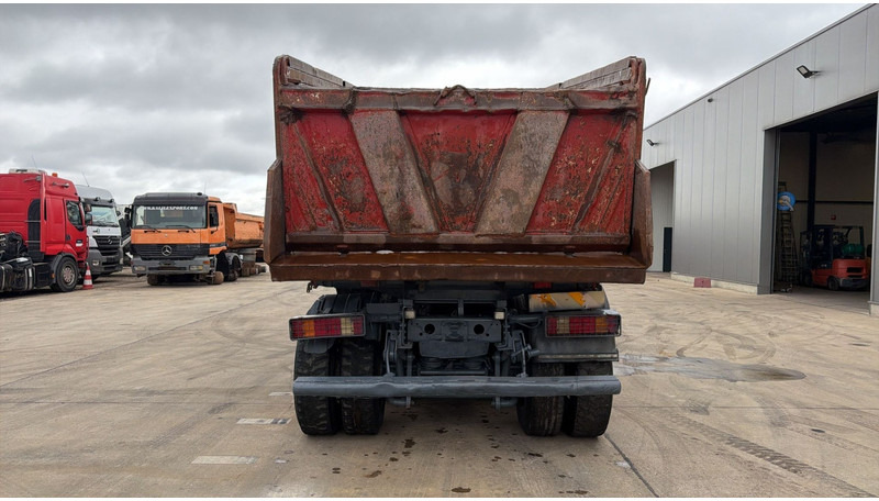 Mercedes-Benz Actros 4143 (GRAND PONT / BOITE MANUELLE / LAMES / 8X4 / STEEL SUSP.) - Camião basculante: foto 5 Mercedes-Benz Actros 4143 (GRAND PONT / BOITE MANUELLE / LAMES / 8X4 / STEEL SUSP.) - Camião basculante: foto 5