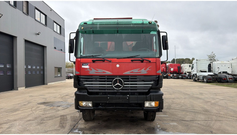 Mercedes-Benz Actros 4143 (GRAND PONT / BOITE MANUELLE / LAMES / 8X4 / STEEL SUSP.) - Camião basculante: foto 2 Mercedes-Benz Actros 4143 (GRAND PONT / BOITE MANUELLE / LAMES / 8X4 / STEEL SUSP.) - Camião basculante: foto 2