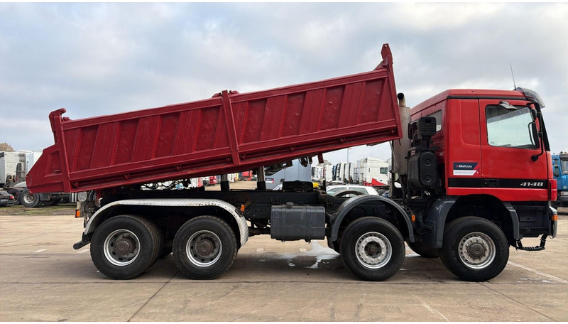 Mercedes-Benz Actros 4148 (EPS / 8X6 / LAMES / GRAND PONT / PROPRE / STEEL SUSP. / BIG AXLE) - Camião basculante: foto 4 Mercedes-Benz Actros 4148 (EPS / 8X6 / LAMES / GRAND PONT / PROPRE / STEEL SUSP. / BIG AXLE) - Camião basculante: foto 4