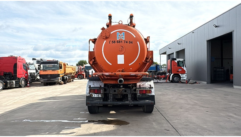 Mercedes-Benz Atego 2528 (14500L / LAMES DEVANT / 6X2 / BOITE MANUELLE) - Caminhão limpa fossa: foto 5 Mercedes-Benz Atego 2528 (14500L / LAMES DEVANT / 6X2 / BOITE MANUELLE) - Caminhão limpa fossa: foto 5