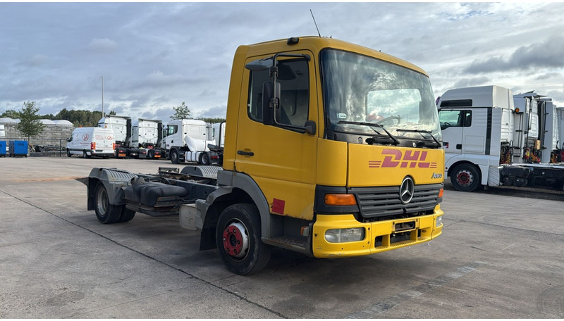 Mercedes-Benz Atego 815 (BOITE MANUELLE / MANUAL GEARBOX) - Camião chassi: foto 2 Mercedes-Benz Atego 815 (BOITE MANUELLE / MANUAL GEARBOX) - Camião chassi: foto 2