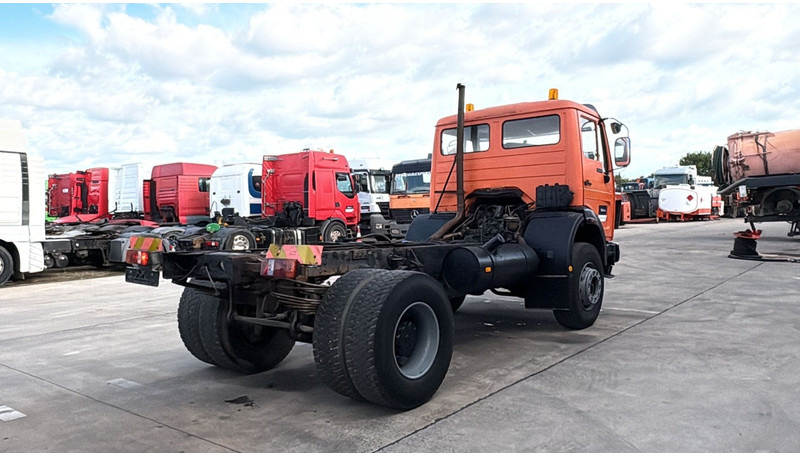 Mercedes-Benz SK 1622 (4X4 / LAMES / GRAND PONT / V6 / BIG AXLE / POMPE MANUELLE) - Camião chassi: foto 5 Mercedes-Benz SK 1622 (4X4 / LAMES / GRAND PONT / V6 / BIG AXLE / POMPE MANUELLE) - Camião chassi: foto 5