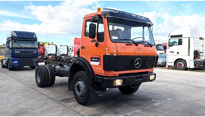 Mercedes-Benz SK 1622 (4X4 / LAMES / GRAND PONT / V6 / BIG AXLE / POMPE MANUELLE) - Camião chassi: foto 3 Mercedes-Benz SK 1622 (4X4 / LAMES / GRAND PONT / V6 / BIG AXLE / POMPE MANUELLE) - Camião chassi: foto 3