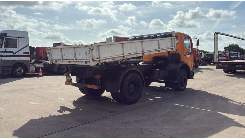Mercedes-Benz SK 1628 (V8 / LAMES / GRAND PONT / POMPE MANUELLE) - Camião basculante: foto 5 Mercedes-Benz SK 1628 (V8 / LAMES / GRAND PONT / POMPE MANUELLE) - Camião basculante: foto 5