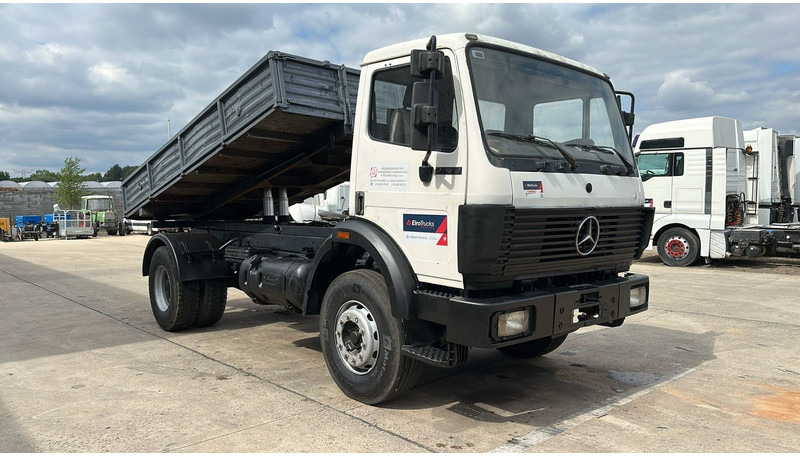 Mercedes-Benz SK 1722 (LAMES / GRAND PONT / V6 / BOITE MANUELLE / POMPE MANUELLE) - Camião basculante: foto 3 Mercedes-Benz SK 1722 (LAMES / GRAND PONT / V6 / BOITE MANUELLE / POMPE MANUELLE) - Camião basculante: foto 3